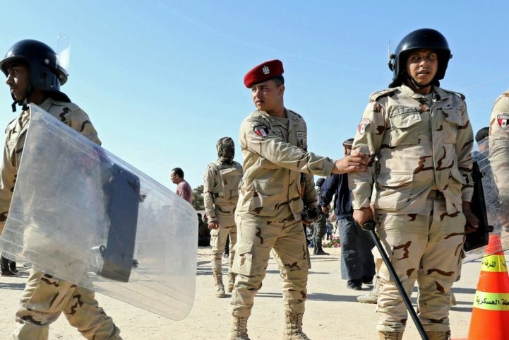 جنود مصريين في شمال سيناء/رويترز