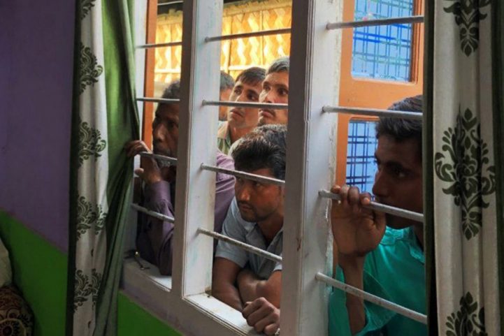 أشخاص يأملون في إدراجهم في قائمة رسمية للمواطنين الهنود في ولاية أسام قبل اعتبارهم 