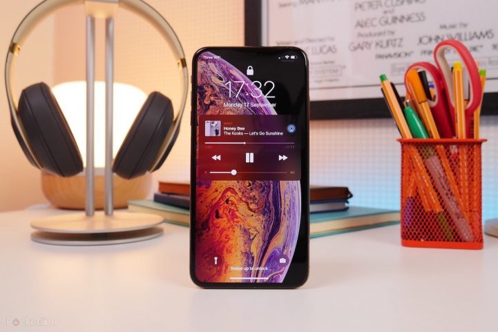 Social Media/ iPhone XS Max
