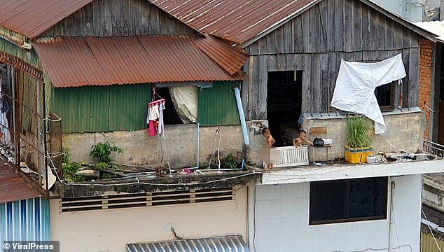 طفل حوادث كمبوديا فيديو مرعب