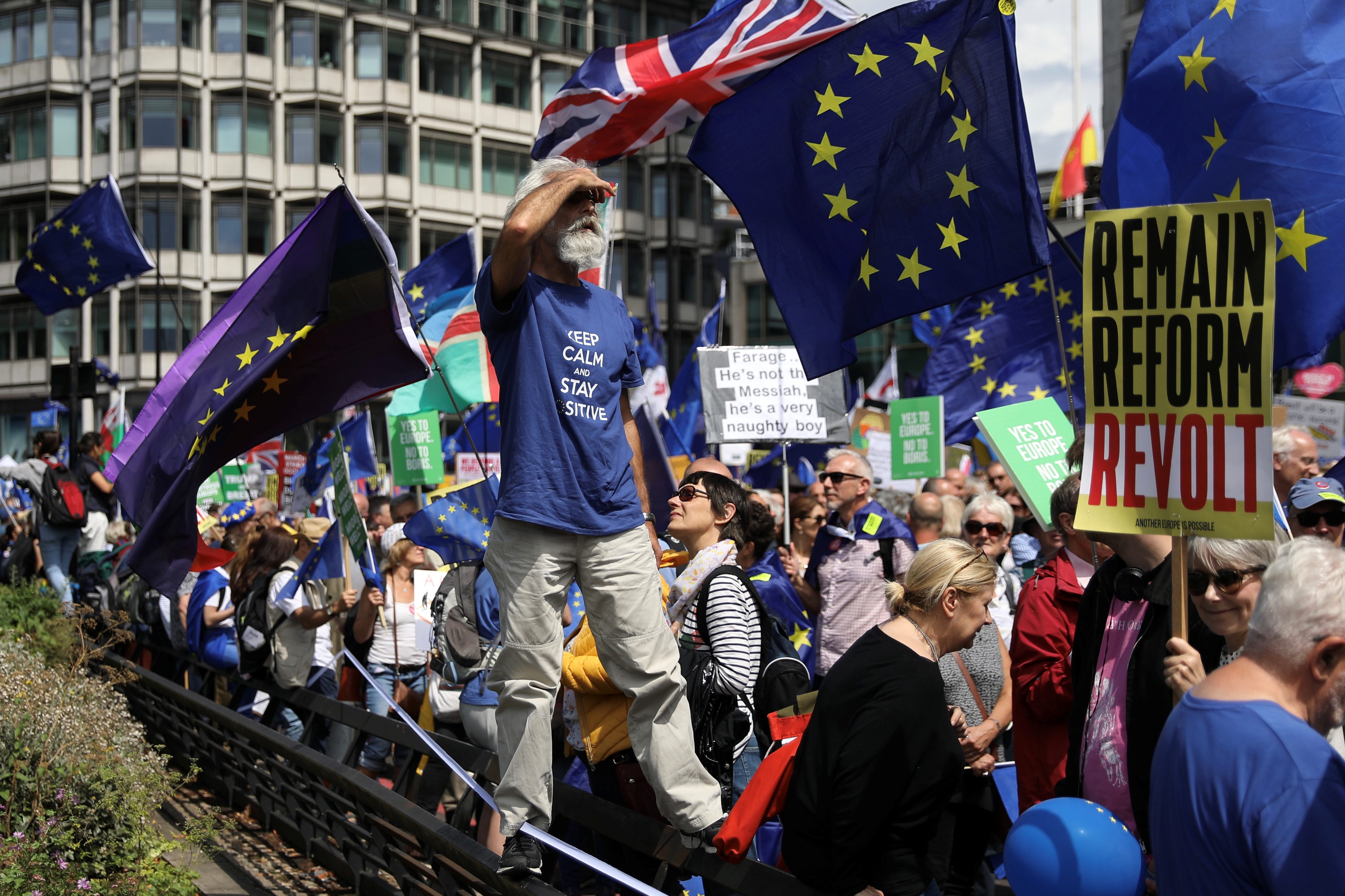 بريطانيا ستواجه نقصاً بالوقود والغذاء والدواء إذا غادرت الاتحاد الأوروبي دون اتفاق