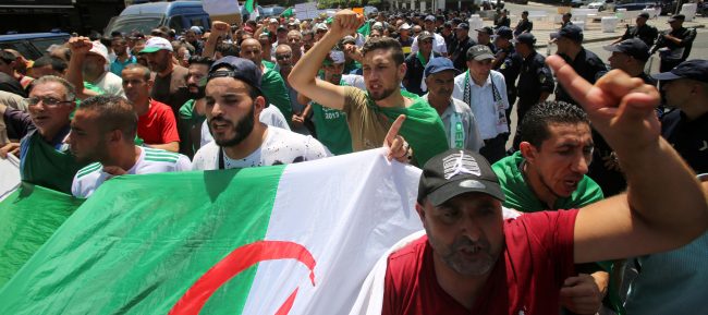 السلطة تكشّر عن أنيابها للمعارضة.. هل تدخل الجزائر في متاهة الفترة الانتقالية؟