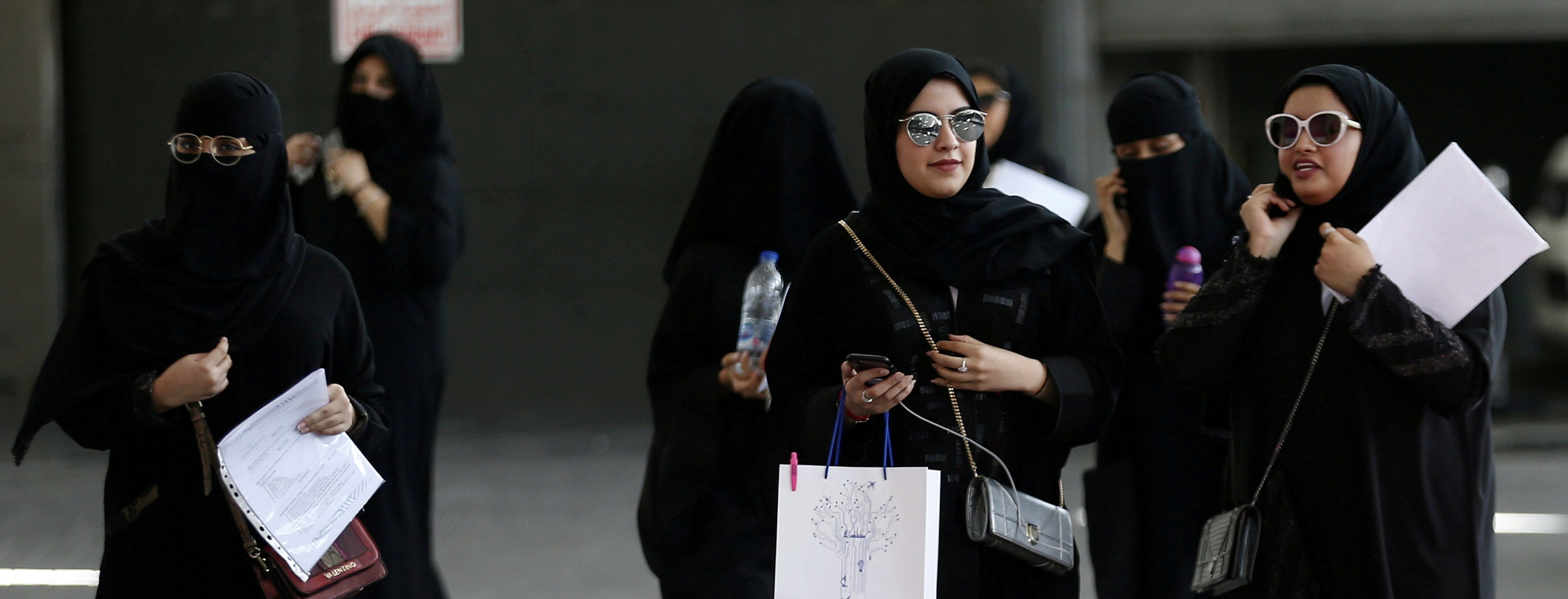 قرار تاريخي في المملكة، احتفاء بالسعودية لإسقاط ولاية الرجل على المرأة