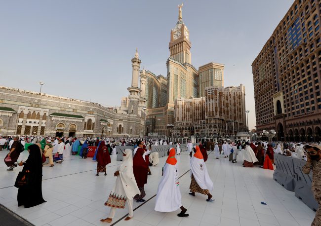 كلّف 15 مليار دولار.. شركة بن لادن تبحث عن مستشار لإعادة هيكلة الدَّيْن بمجمع ناطحات سحاب بمكة