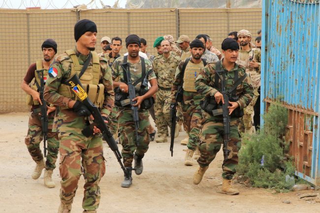 لجنة عسكرية سعودية تصل إلى عدن للإشراف على انسحاب قوات «الانتقالي»