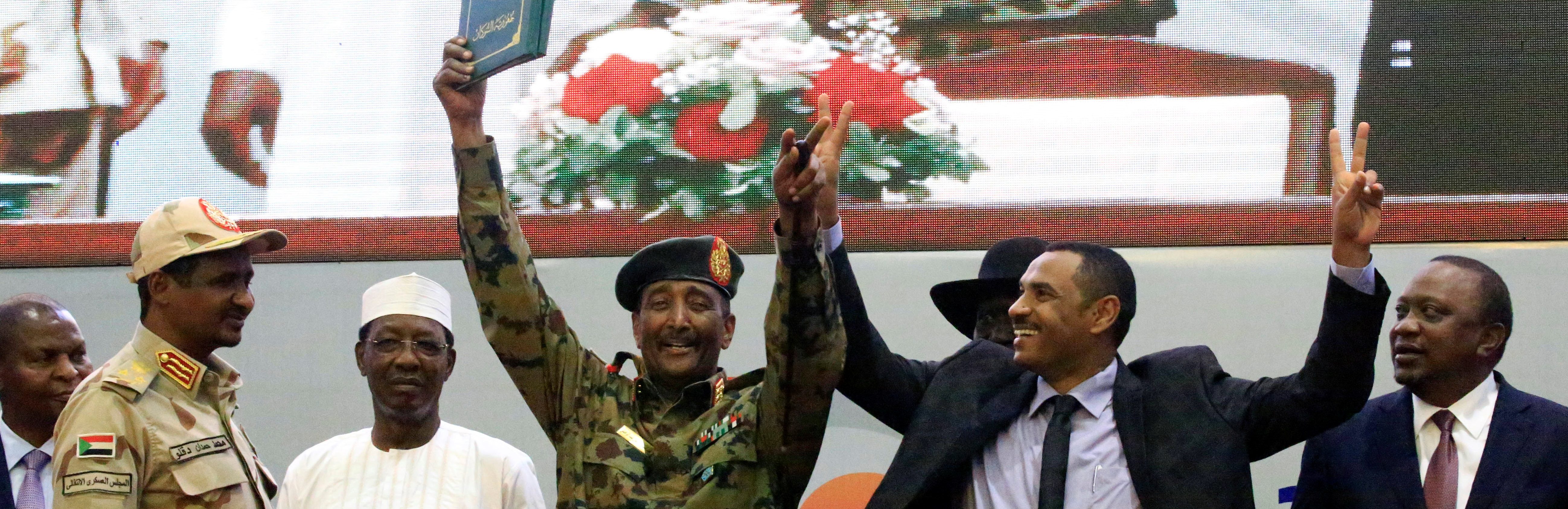 هل يكون السودان استثناءً في المنطقة.. لهذه الأسباب يراهن المدنيّون على اتفاق تقاسم السلطة مع العسكر