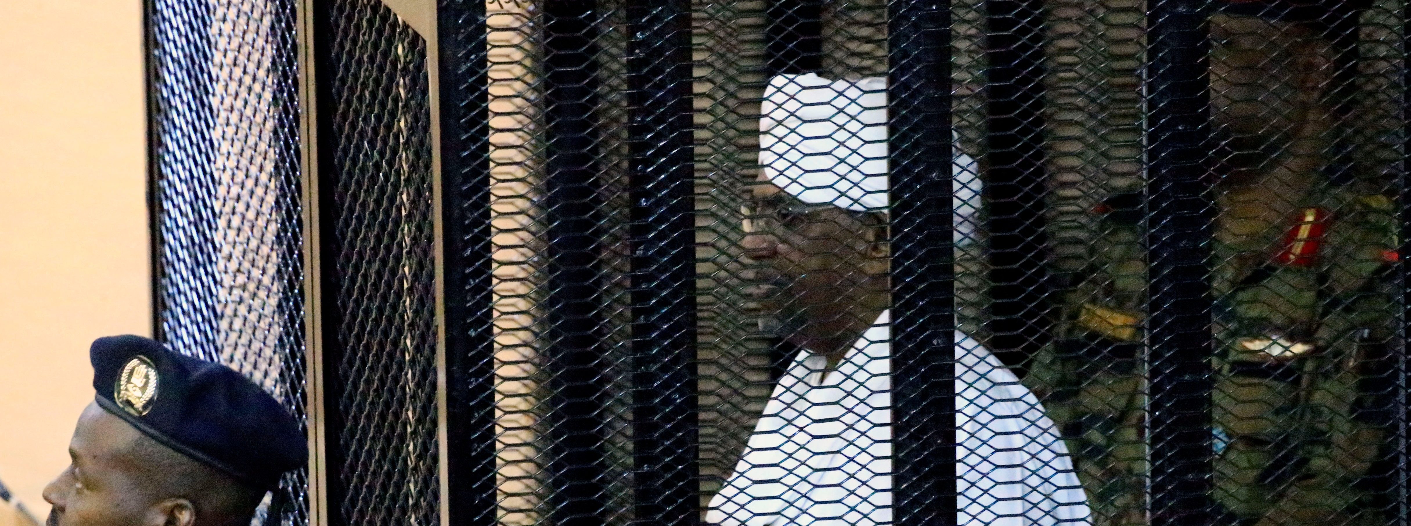 أولى اعترافات البشير عن أمواله المضبوطة بمنزله: أخذتها من السعودية والإمارات