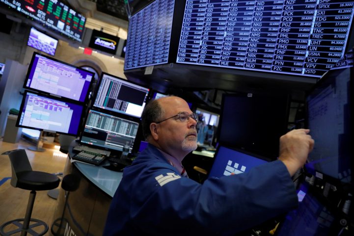 قبل الدخول إلى أية بورصة/ رويترز