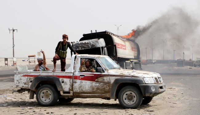 تسببت في 300 ضحية بين قتيل وجريح.. تفاصيل الغارات الجوية الإماراتية على قوات «الشرعية» بعدن