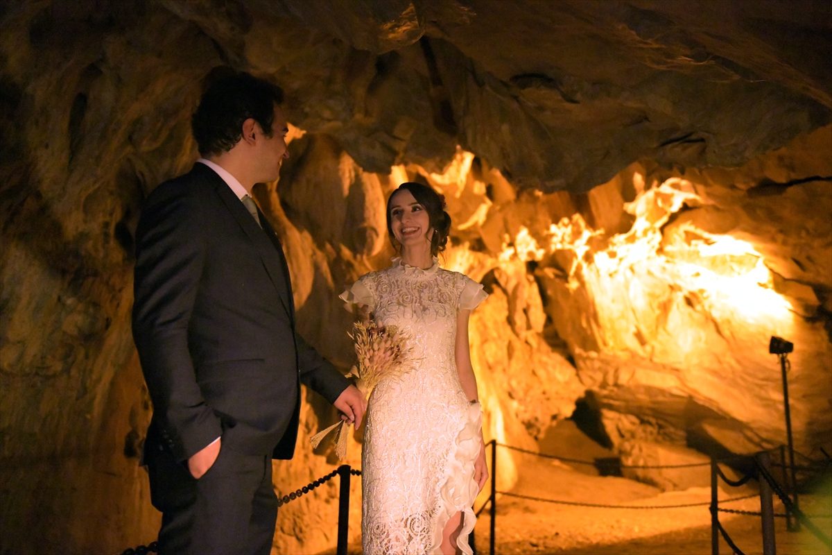 زفاف داخل مغارة تركيا مغارة خفافيش