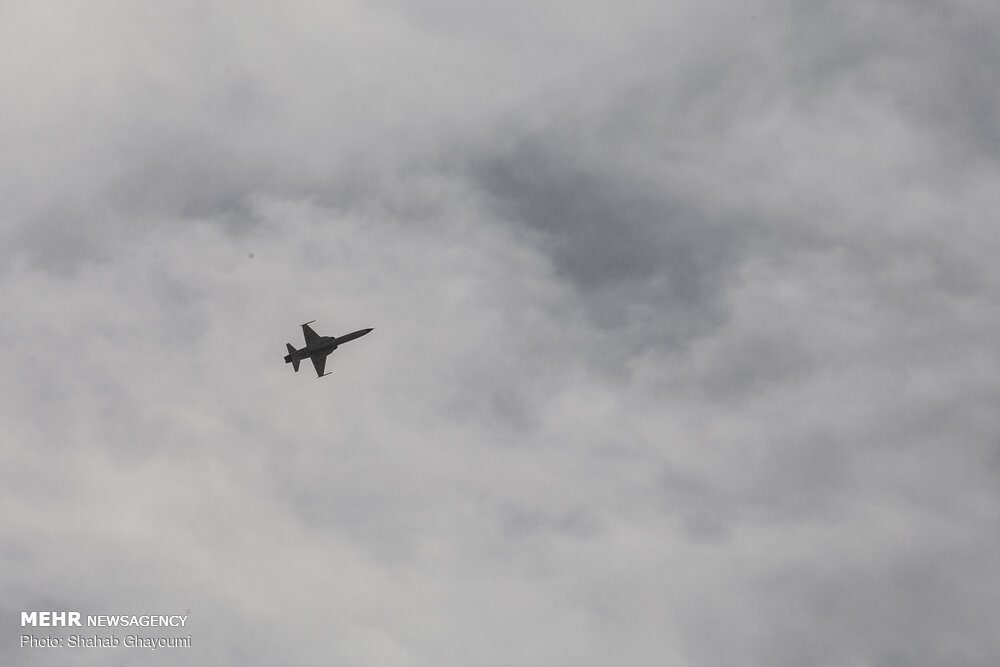 سقوط مقاتلة إيرانية بمياه الخليج، وطهران تكشف عن مصير الطيارين