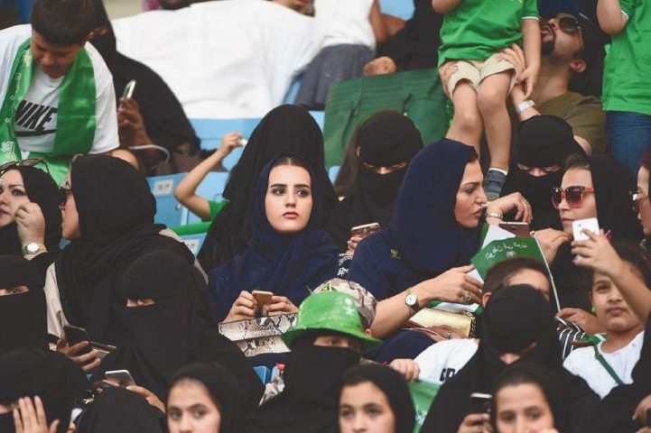 سعوديات يحتفلن باليوم الوطني للمملكة/ getty
