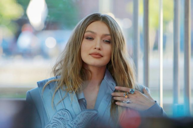 نجمات عالميات يشاركن الجمهور والمعجبين صوراً لحملهن الأول.. في انتظار تجربة الأمومة