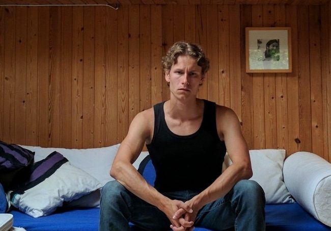 صور لمنفذ هجوم المسجد بالنرويج تُظهر العقاب الذي ناله من المصلين