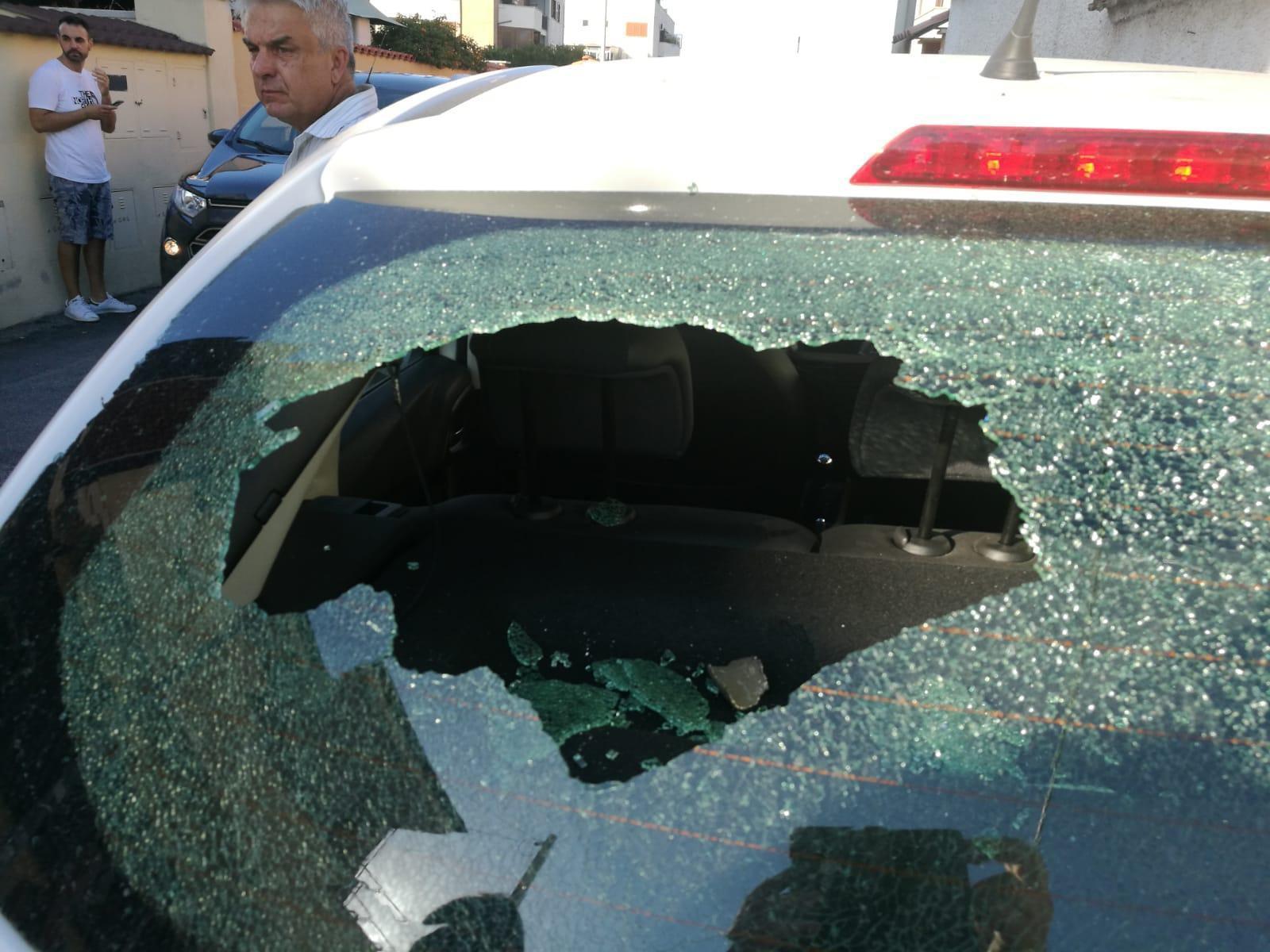 حطام طائرة يسقط على رؤوس سكان روما، والناس يهرعون بحثاً عن مكان للاختباء به