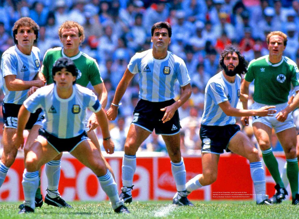 وفاة ومخدرات وأصبع مقطوع.. رحيل “براون” أحدث لعنة تلاحق نجوم منتخب الأرجنتين الذهبي