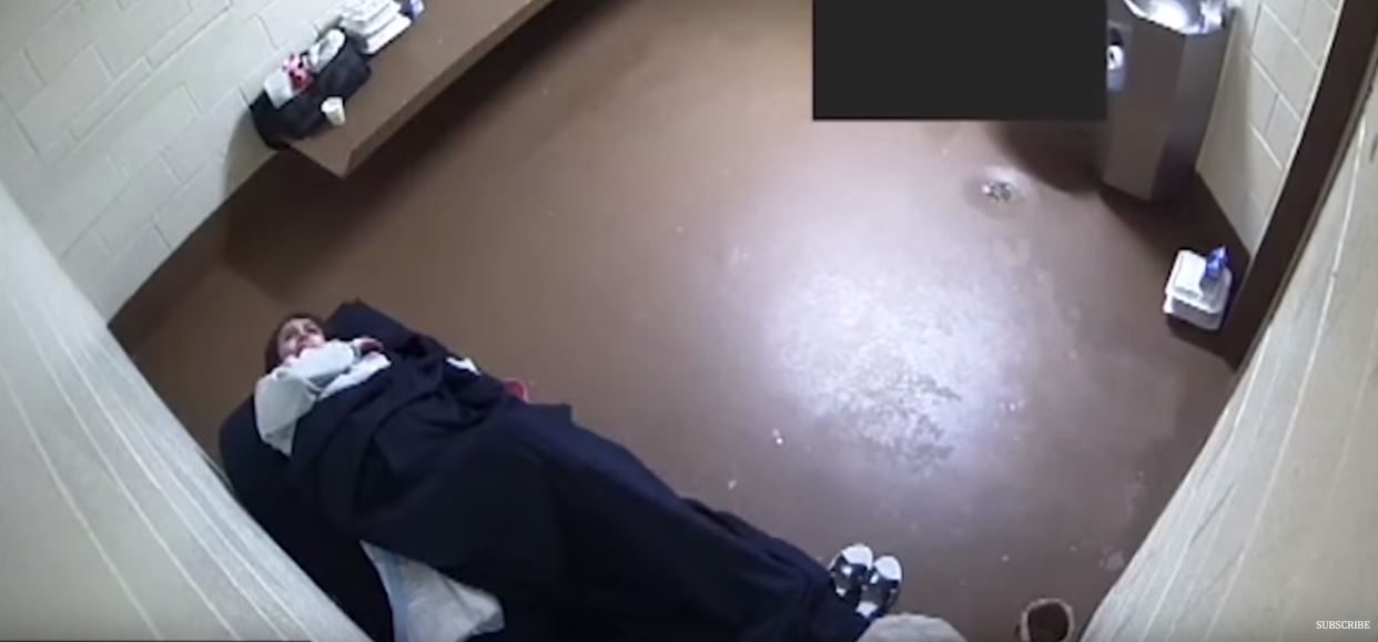 ولادة داخل زنزانة أمريكا