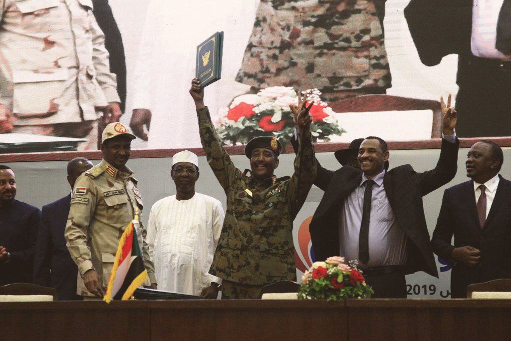 لحظة تشكيل مجلس السيادة السودانيي