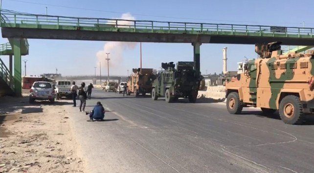 قوات الأسد تهاجم رتلاً تركياً في سوريا وتوقع قتلى وجرحى