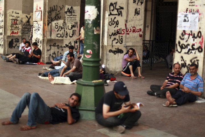 يبلغ معدل بطالة الشباب في العالم العربي 30%، وهو الأعلى في العالم/ رويترز