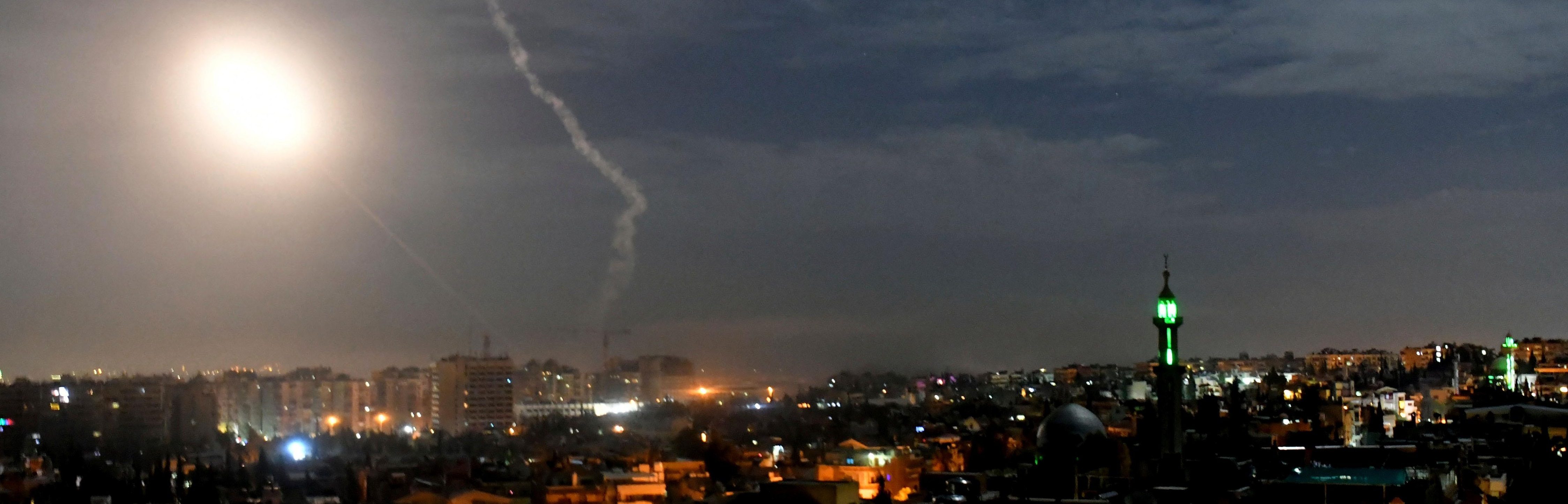 تغيير جوهري في المواجهة.. ما وراء اعتراف إسرائيل الفوري بقصف أهداف إيرانية في سوريا