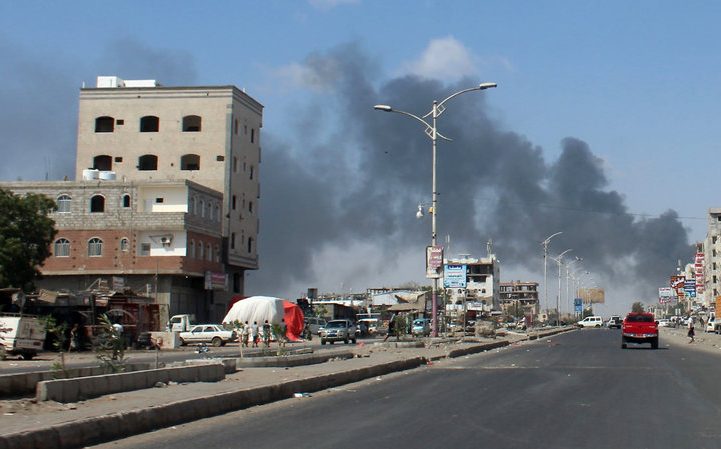 تحولت شوارع لساحات حرب كر وفر بين الانفصاليين وقوات الحكومة الشرعية/ AFP