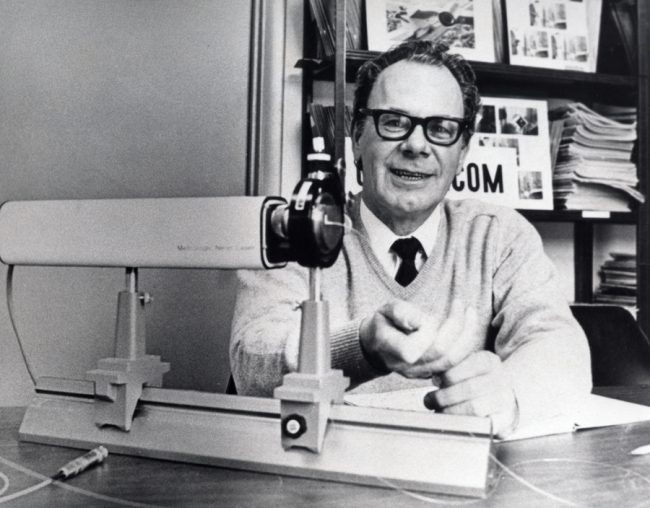 حروب الليزر.. قصة المخترع الذي جمع ثروة طائلة من جهاز لم يصنعه  