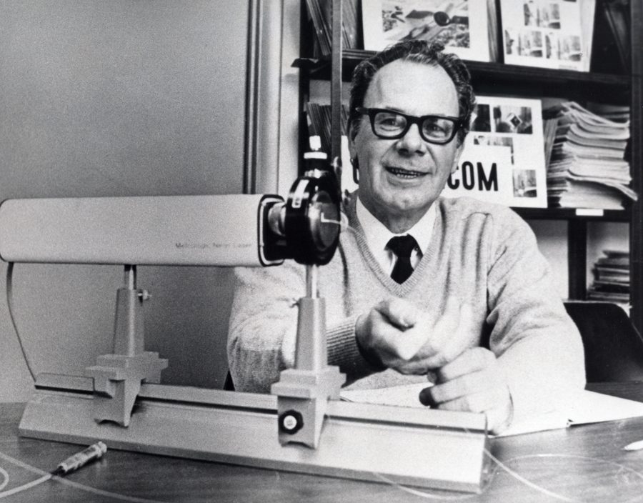 مَن اخترع الليزر؟