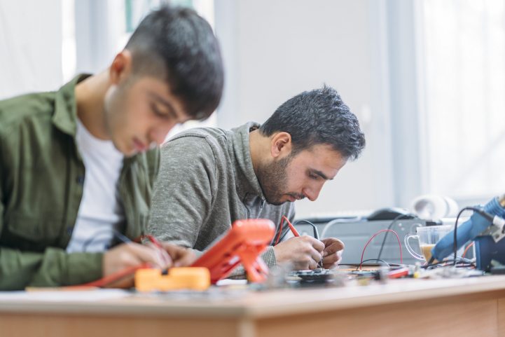 هناك حاجة كذلك إلى العمل على تجديد أنظمة التعليم في العالم العربي/ istock