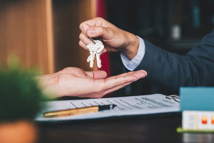 الأموال تُستدرّ عندما تَمنح البنوك القروض/ Istock