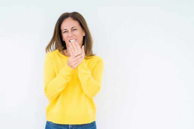 إشارات تعكس أمراضاً خطيرة.. تعرَّف على أسباب تنميل الأصابع