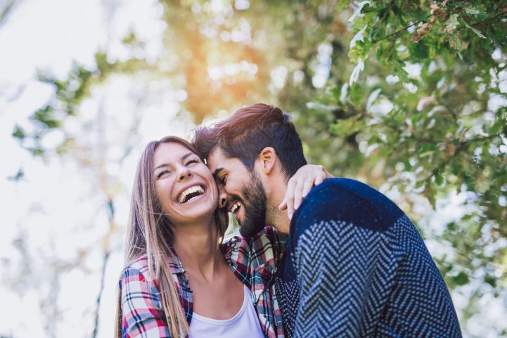 iStock  \ حاول دعم شريكك عبر معرفة طموحاته