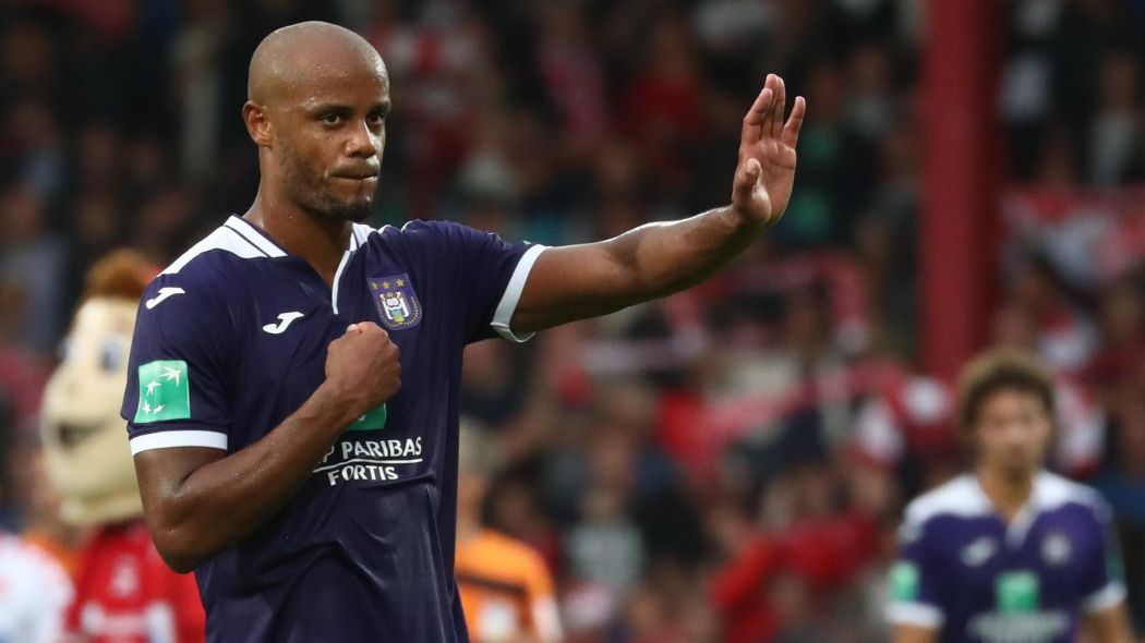 بعد فشله في أول 4 جولات.. كومباني يتنحى عن «المهمة المزدوجة» في أندرلخت