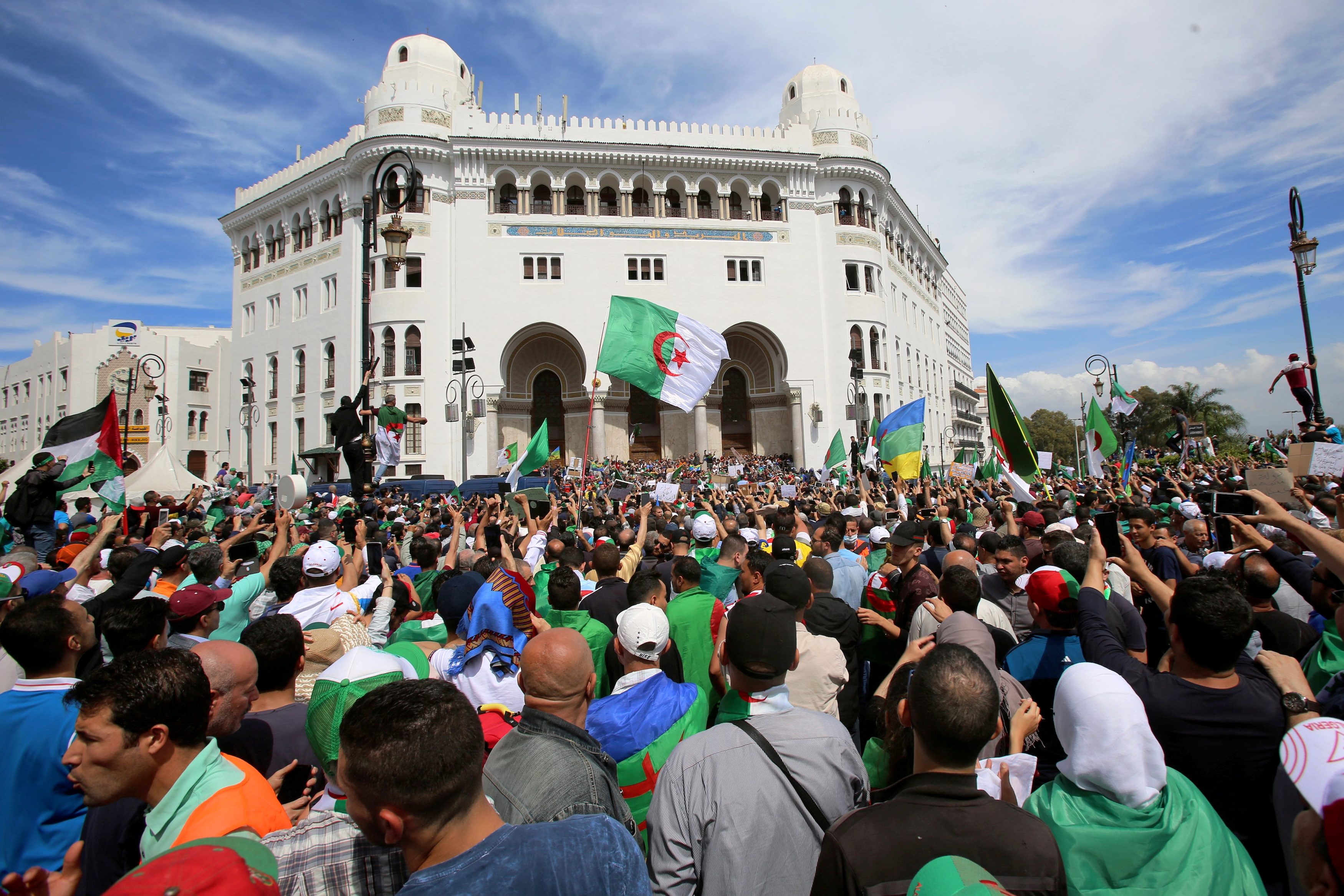 احتجاجات الجزائر