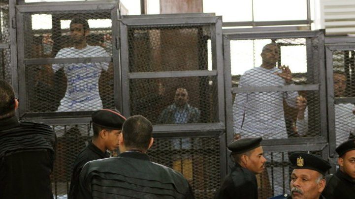 نحو 60 ألف معتقل سياسي داخل السجون في مصر، توفي المئات منهم منذ عام 2013 داخل السجون بحسب المنظمات الحقوقية