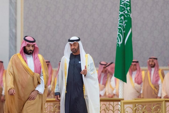 محمد بن زايد ومحمد بن سلمان في لقاء سابق بالرياض/ رويترز