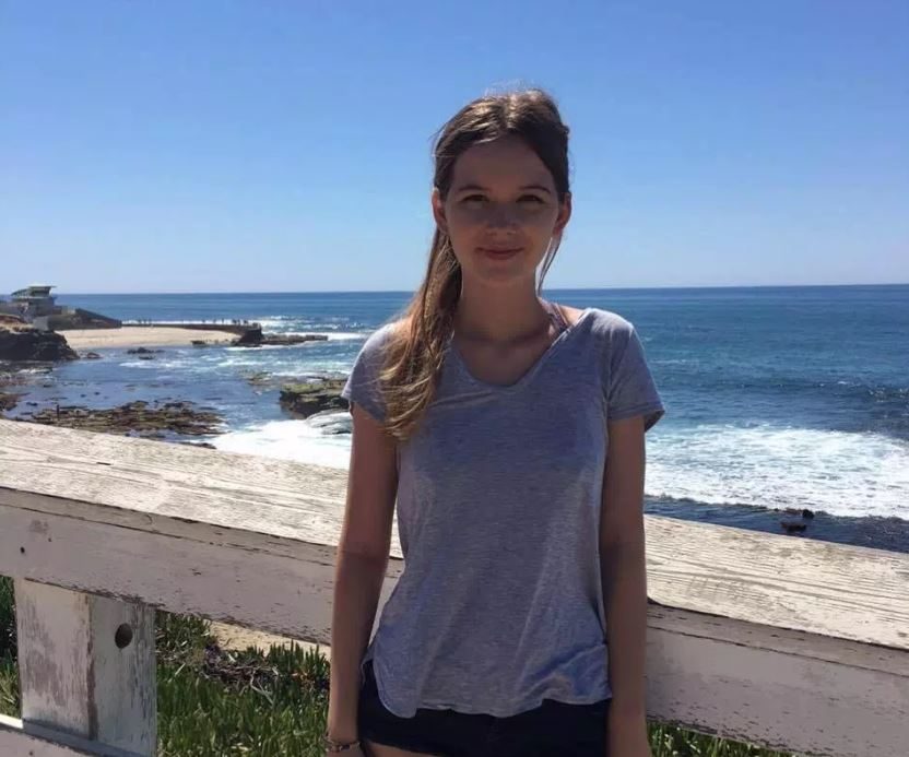 رد فعل مؤثر من أم مزقت أسماك القرش جسد ابنتها أمام عينها