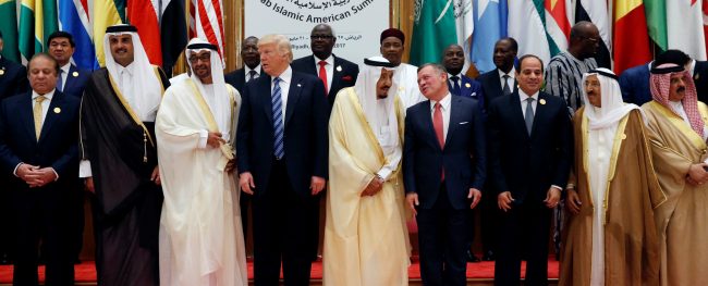 بينما يواصل كوشنر جولاته، ترامب سيعرض «صفقة القرن» على الزعماء العرب في قمة بكامب ديفيد