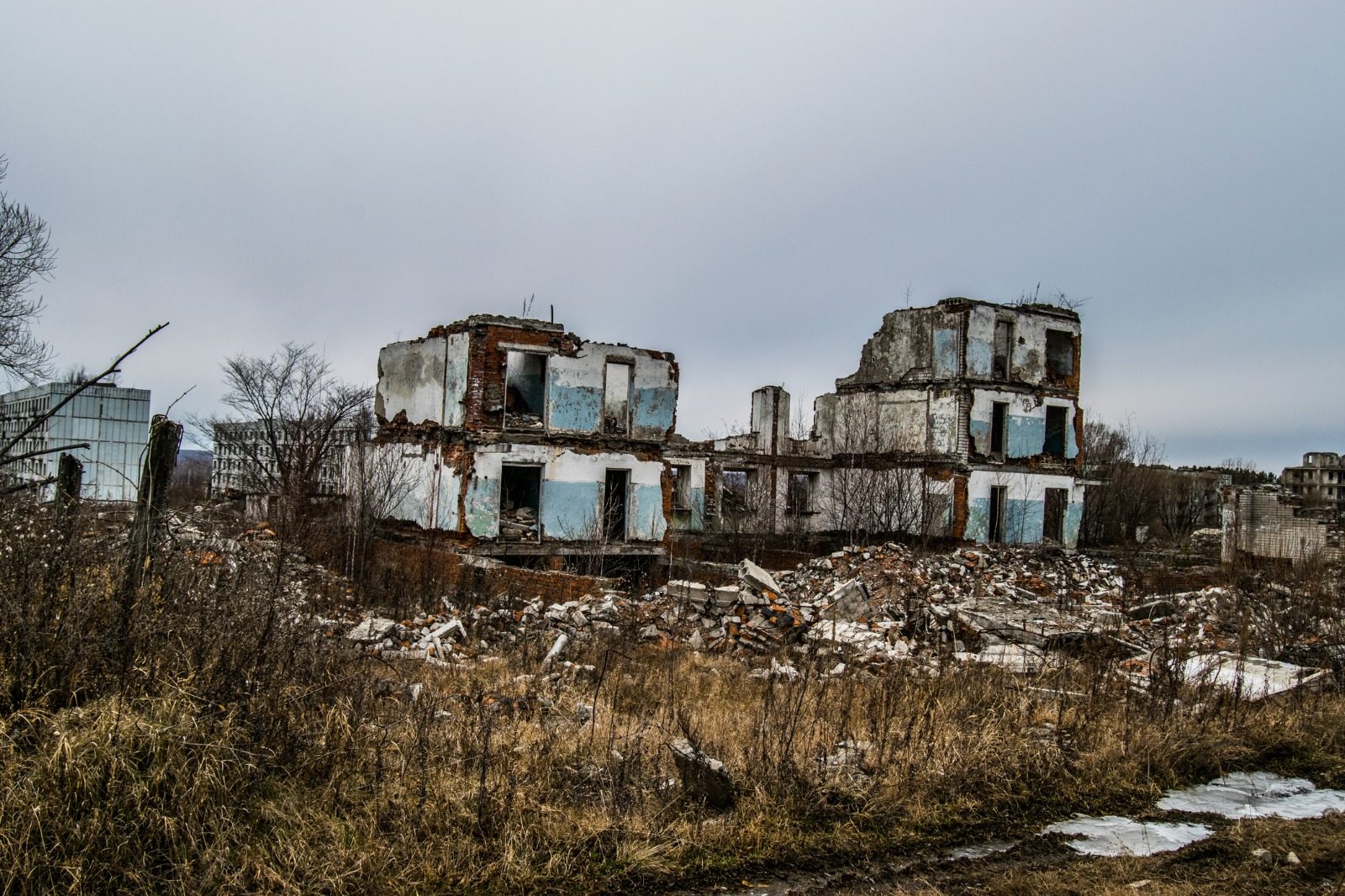 دمار وقصف وآلام ولادة وتفاصيل بسيطة صنعت فيلماً بكاميرا أُمٍّ سورية من أجل ابنتها