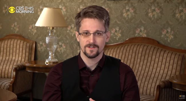 المتعاقد السابق مع وكالة الأمن القومي الأمريكية، إدوارد سنودن