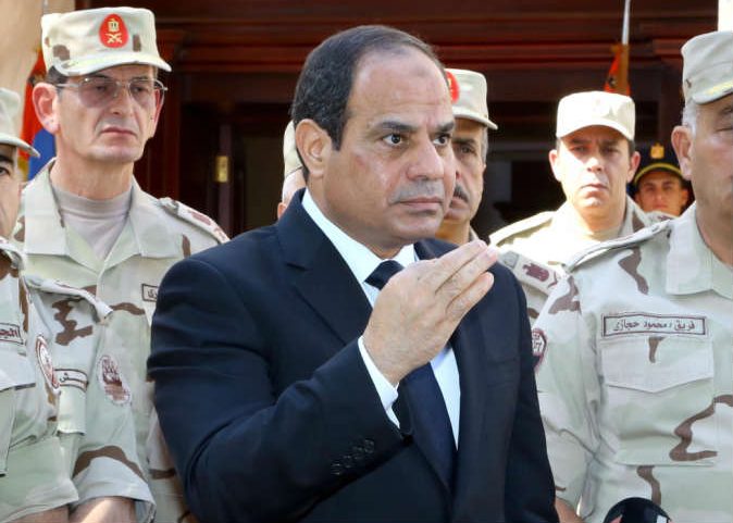 يستهدف السيسي جميع خصومه السياسيين الفارين بسلاح الانتربول، وخصيصاً رجال نظام مرسي الذي أطاح به السيسي في انقلاب عسكري عام 2013/ AFP