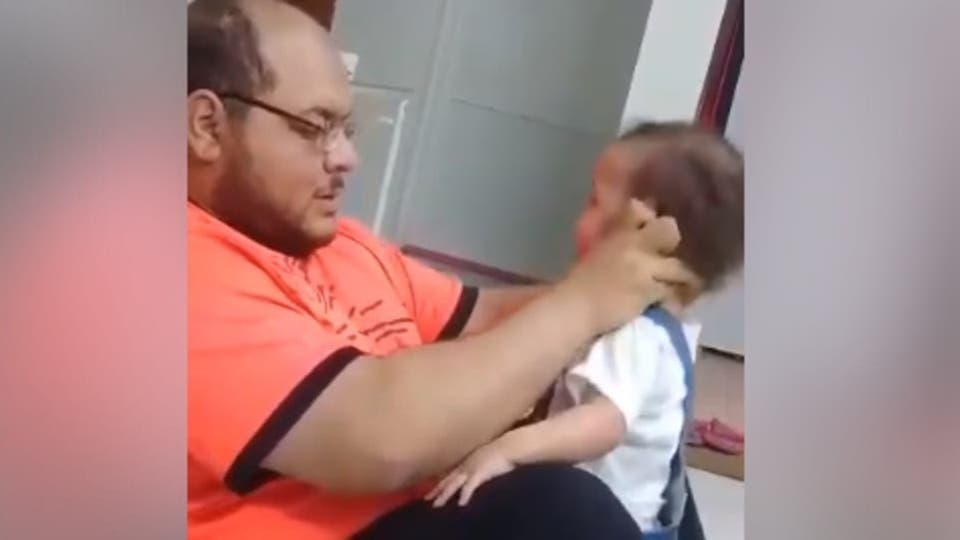 «بهدف التسول».. أول تعليق من عائلة الفلسطيني «معذب الطفلة» عن الفيديو الصادم