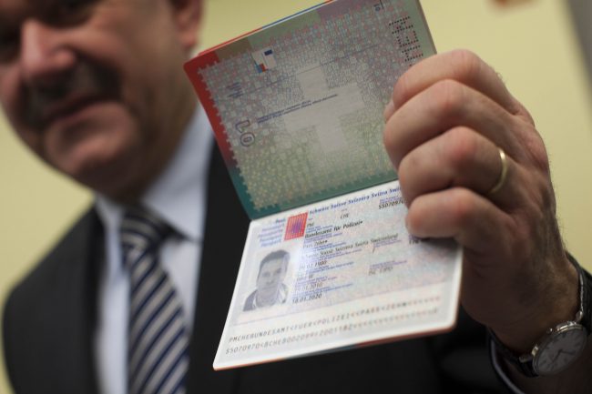 سويسرا تلجأ لأول مرة لقانون سنَّته قبل 66 عاماً.. سحبت جنسيتها من متهم بتجنيد مقاتلين لـ«داعش»