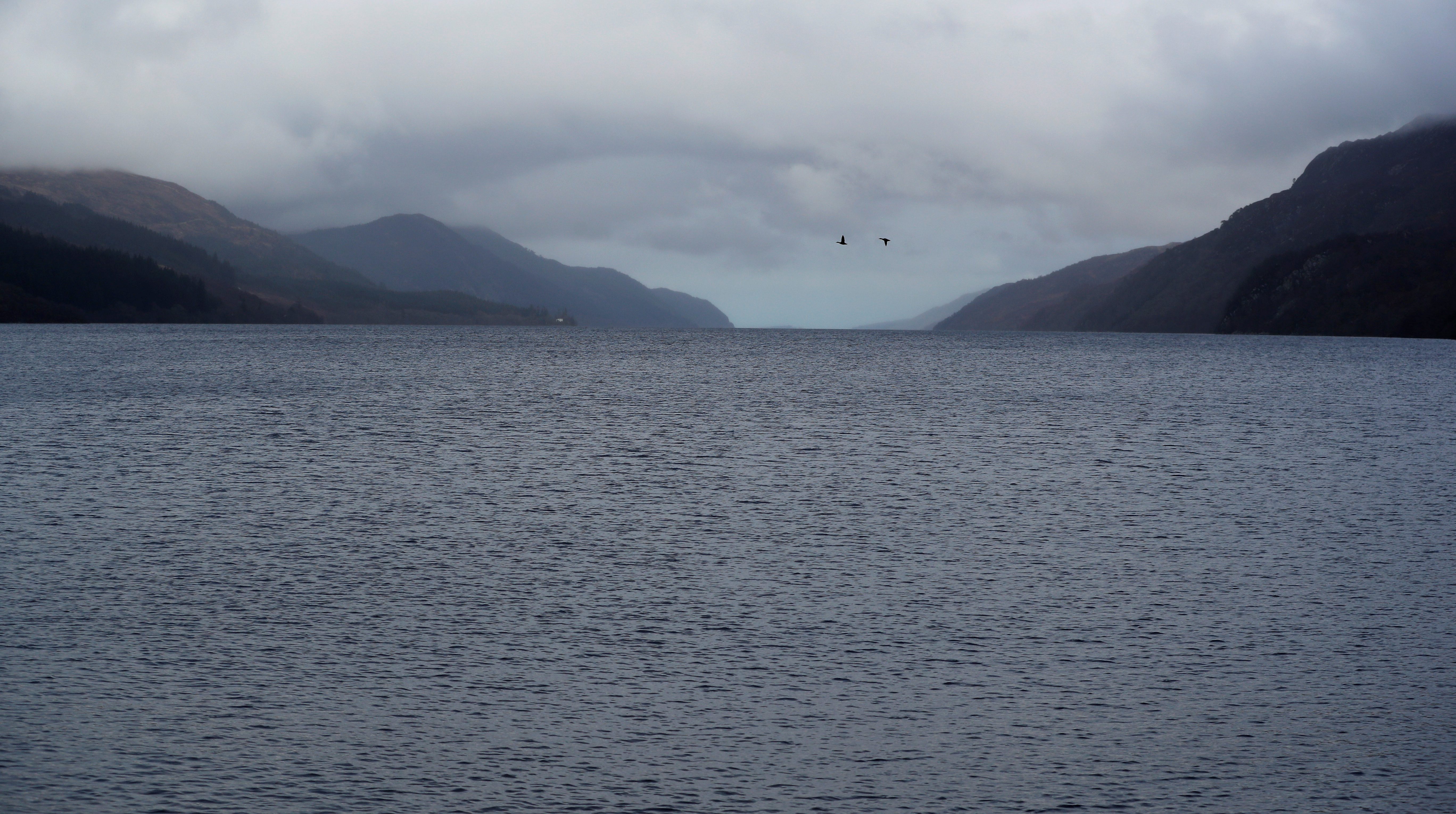 بحيرة لوخ نيس اسكتلندا