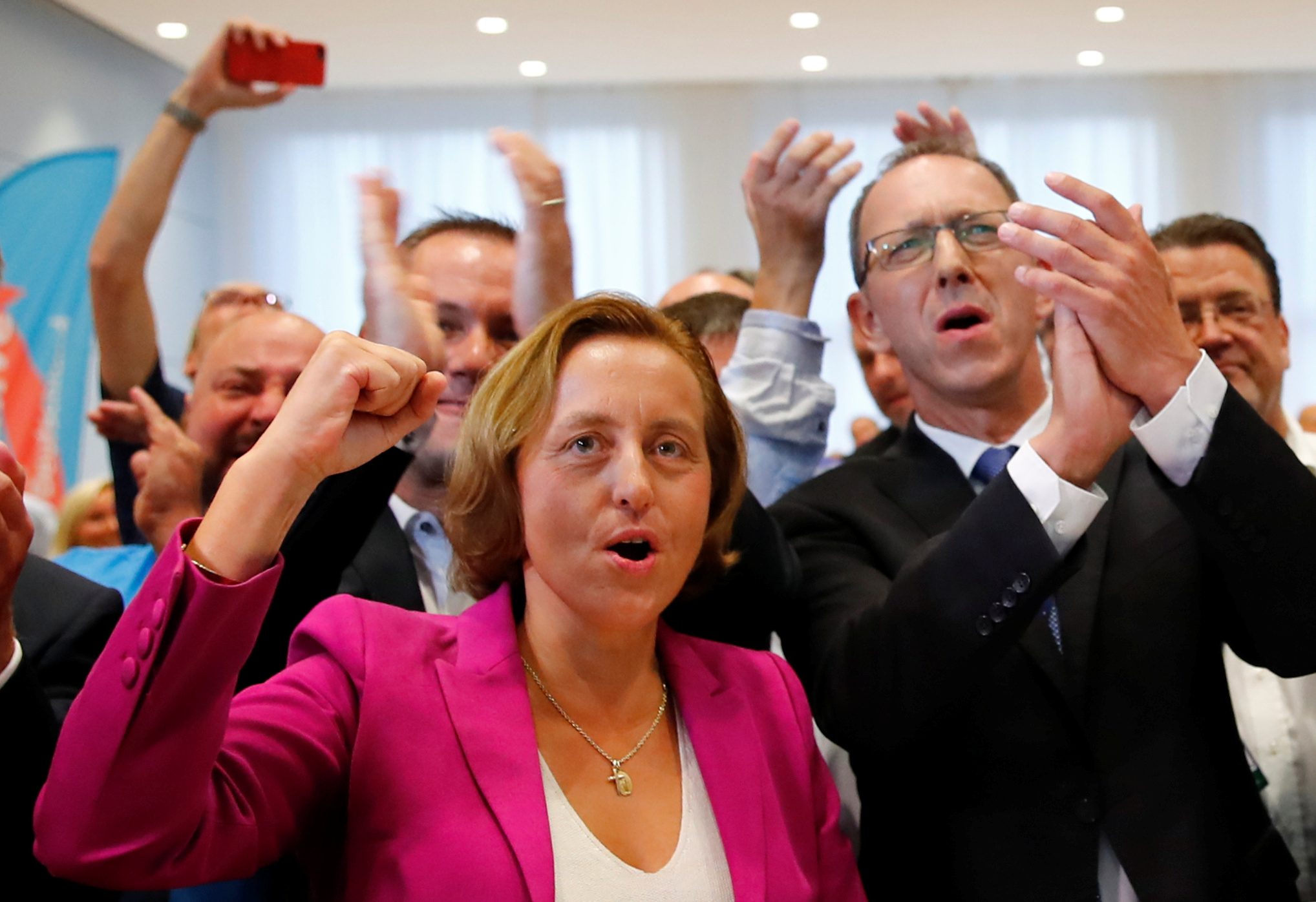 لم يكن التراجع بالدرجة الكبيرة التي خشيها الحزبان في السابق، وتخفف النتائج من بعض الضغوط عن الائتلاف الذي تقوده ميركل