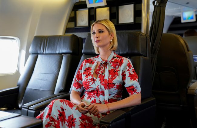 تراشقٌ لفظي بين البيت الأبيض وابنة جون ماكين بعد أن اتهمت إيفانكا ترامب بالتطفل على عزاء والدها