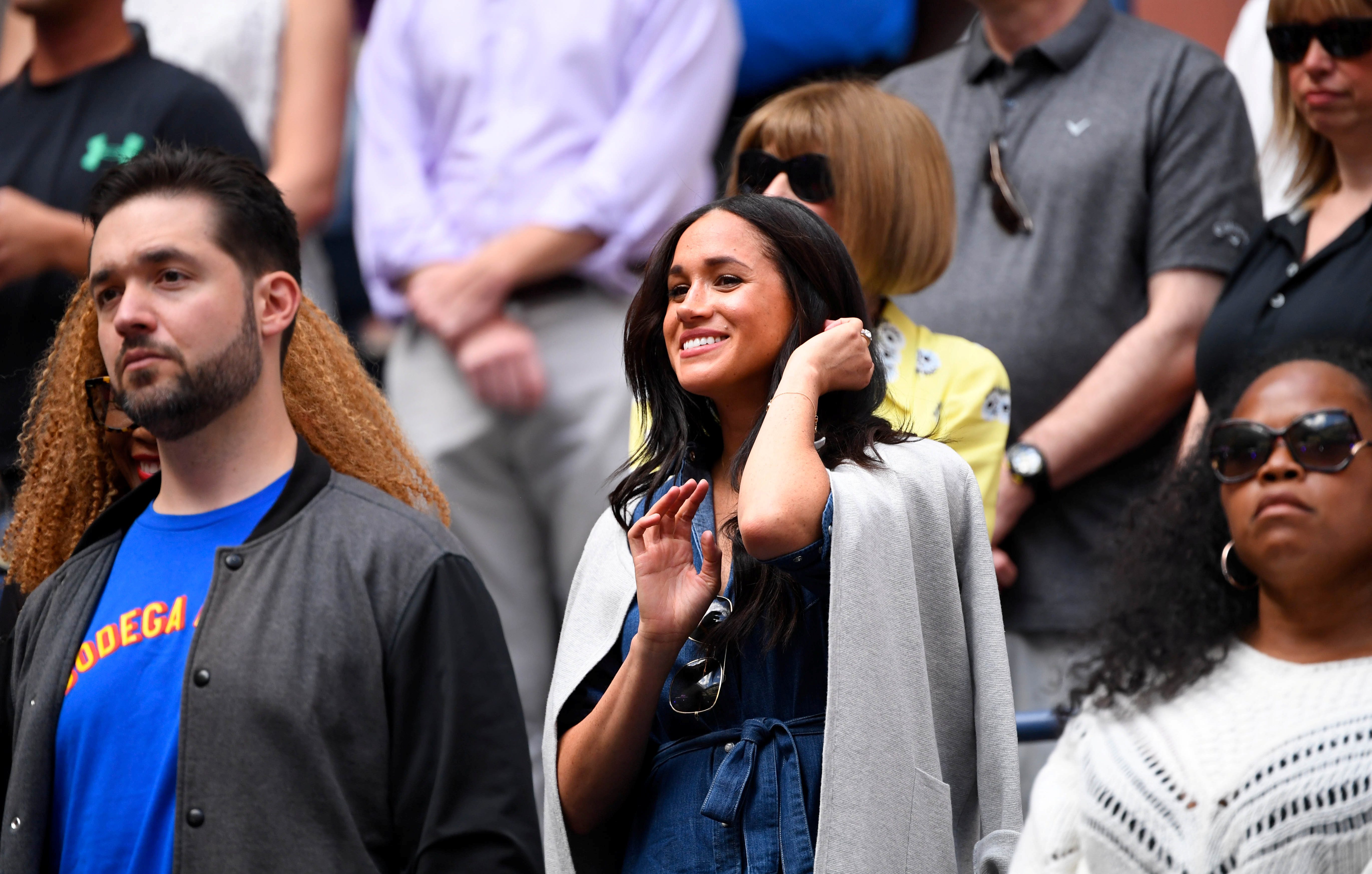 دوقة ساسكس تذكِّر زوجها هاري بذكرياته مع الأميرة ديانا بصورة في عيد ميلاده