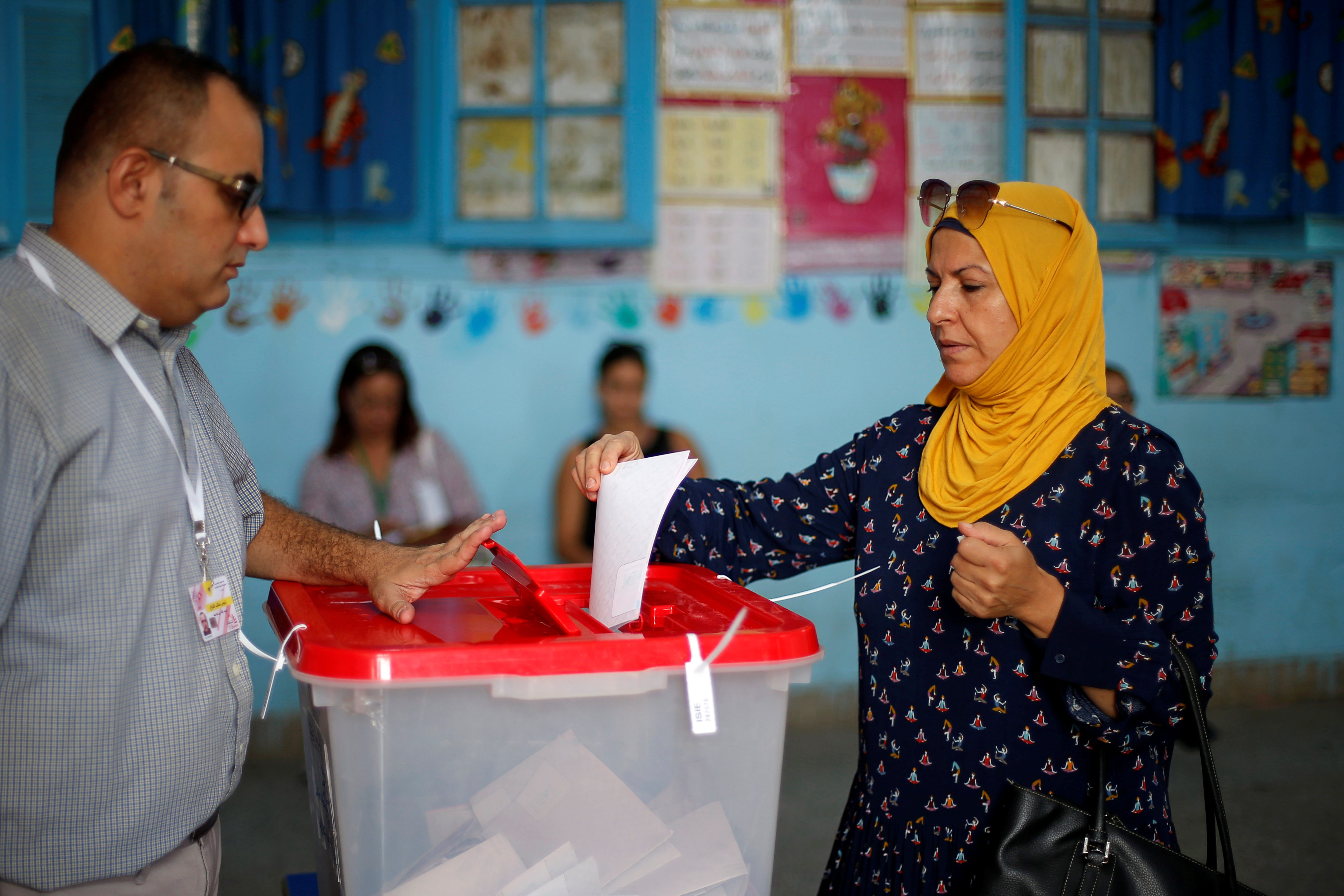 وكالة: إقبال كثيف على انتخابات الرئاسة في العاصمة تونس