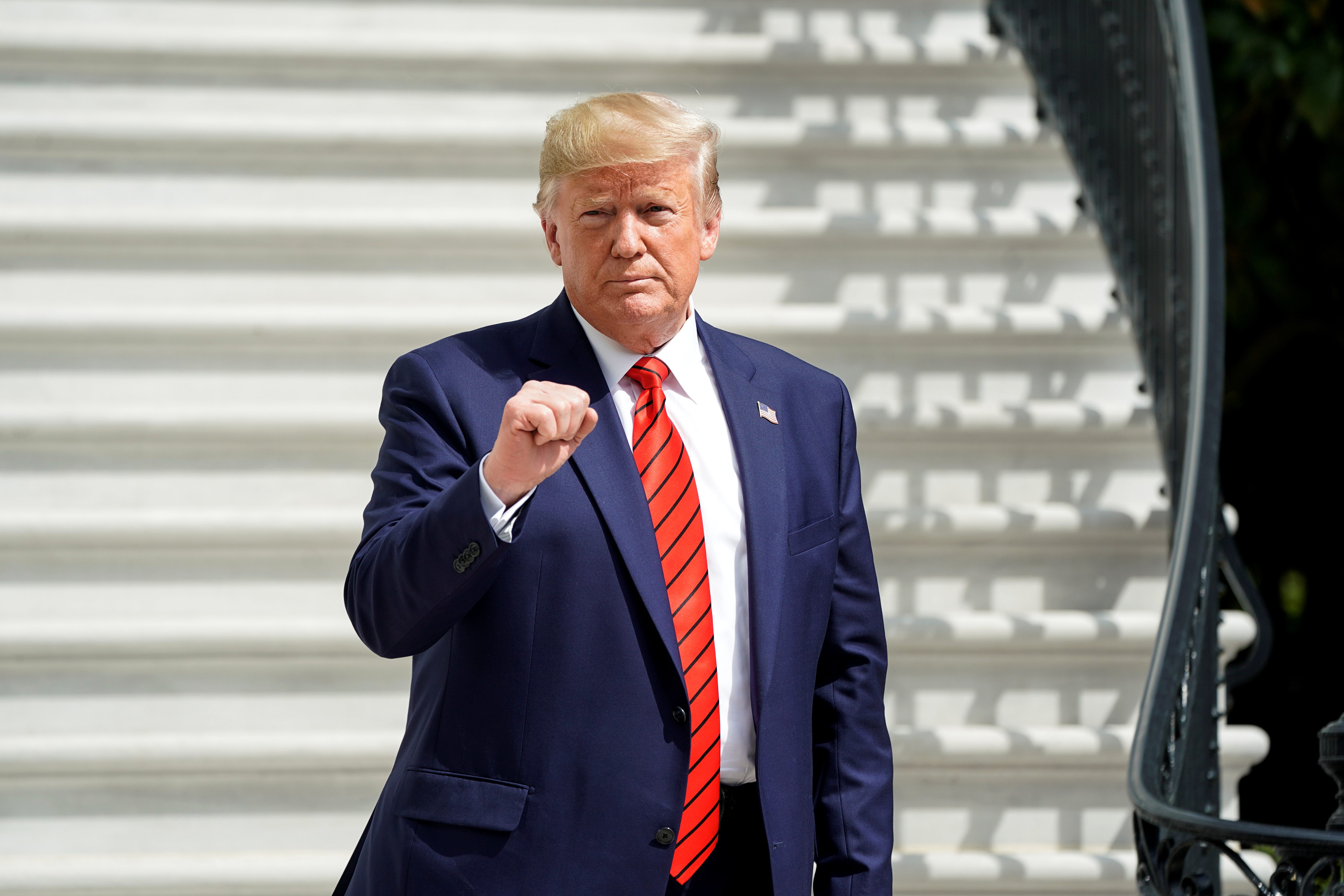 «حفر مليئة بالثعابين، وجدار مكهرب، والرصاص».. تسريب أفكار «متطرفة» اقترحها ترامب لوقف تدفق المهاجرين