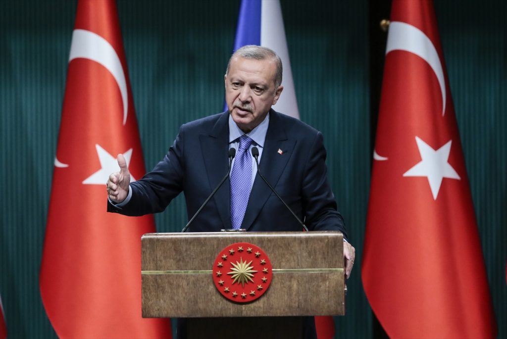 بعد أن وصفه أردوغان بـ «أكبر مُرابٍ في العالم».. اجتماع «سري» بين المعارضة التركية والنقد الدولي